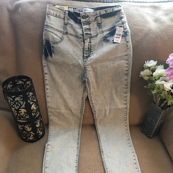 Brand New- never used 💕Acid Wash Jeans 👖 - Picture 2 of 3